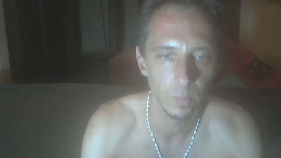 Offline Tevuelolacabeza on Cam4