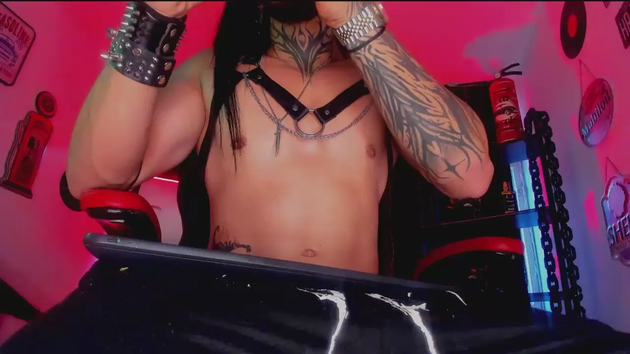 Offline thebeastmaster on Cam4