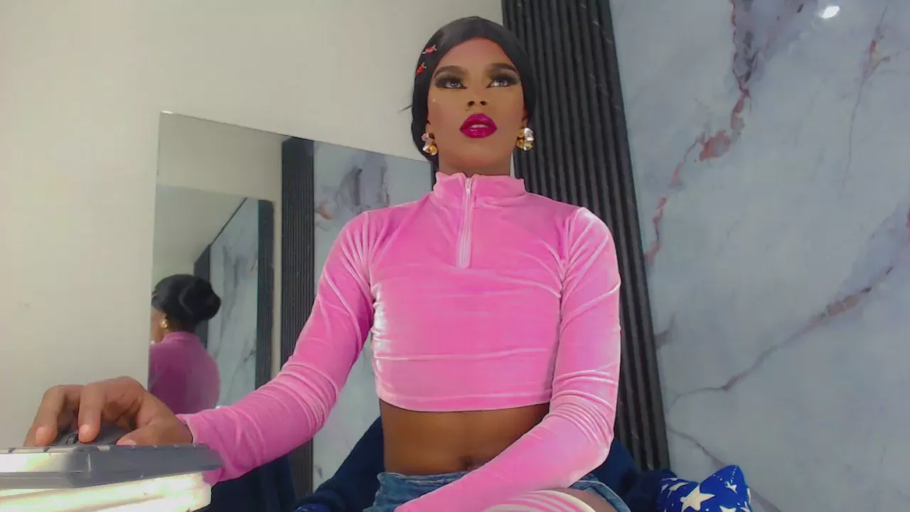 Freechat ThiaraVarannes on Cam4