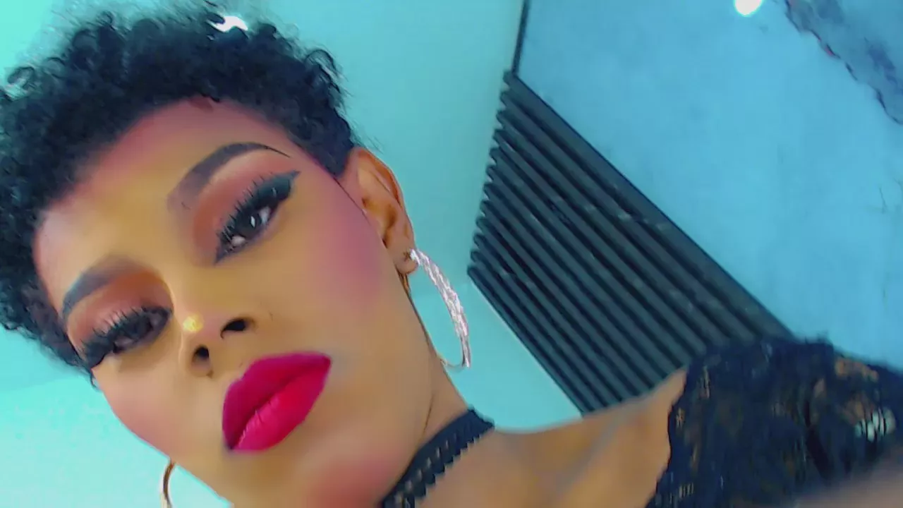 Freechat ThiaraVarannes on Cam4