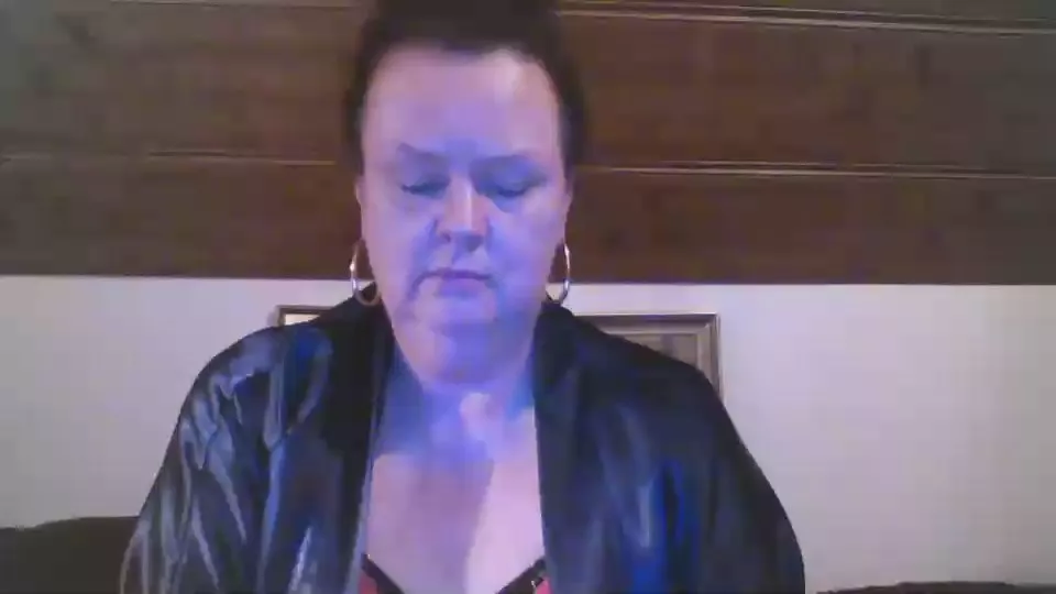 Offline TiffanyMilf on Cam4