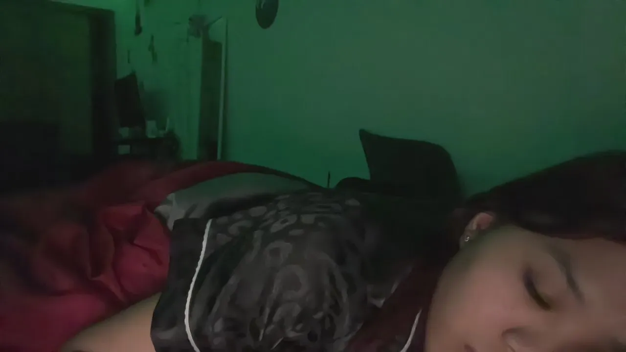 Offline TinyGirl20 on Cam4