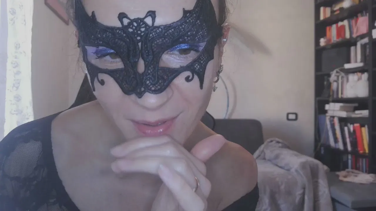 Offline TinyWife on Cam4