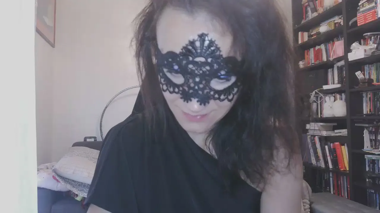 Offline TinyWife on Cam4