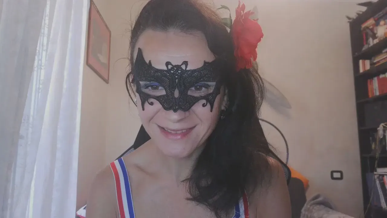 Offline TinyWife on Cam4