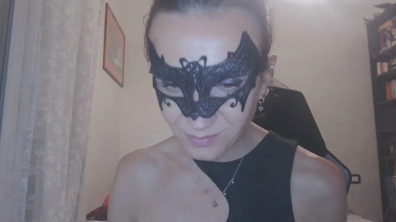 Offline TinyWife on Cam4