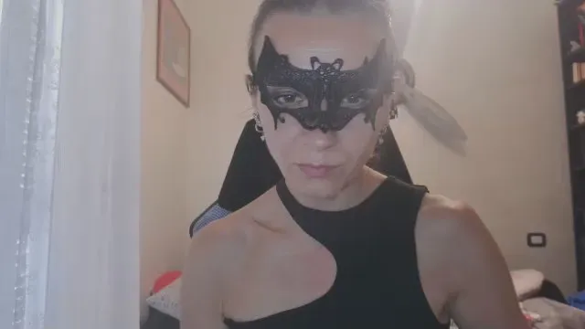 Offline TinyWife on Cam4