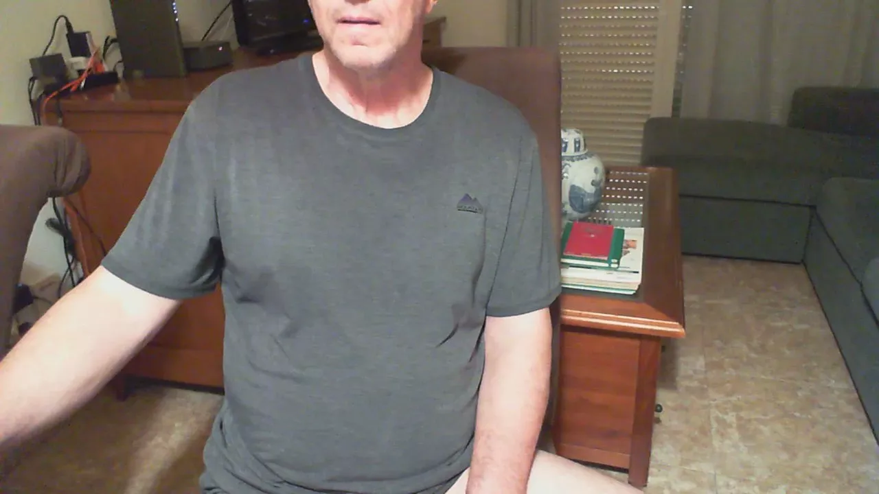 Offline Tonyxxx64 on Cam4