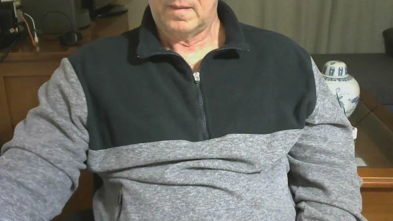 Offline Tonyxxx64 on Cam4