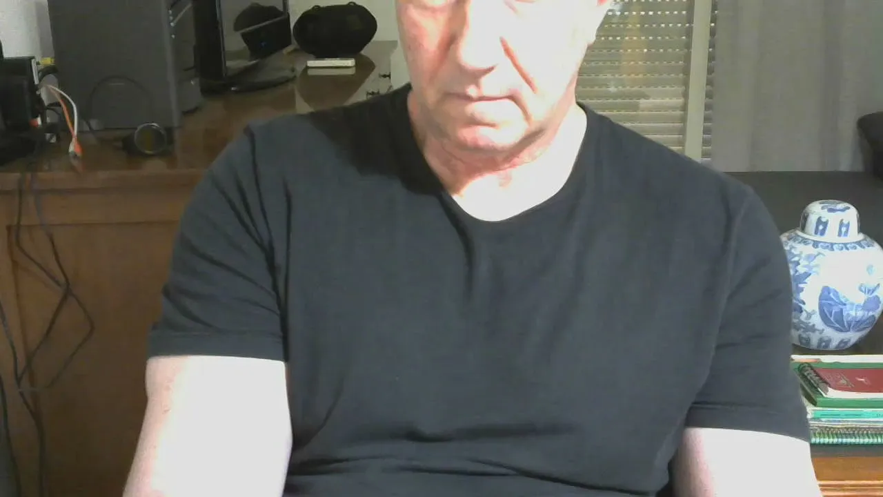 Offline Tonyxxx64 on Cam4