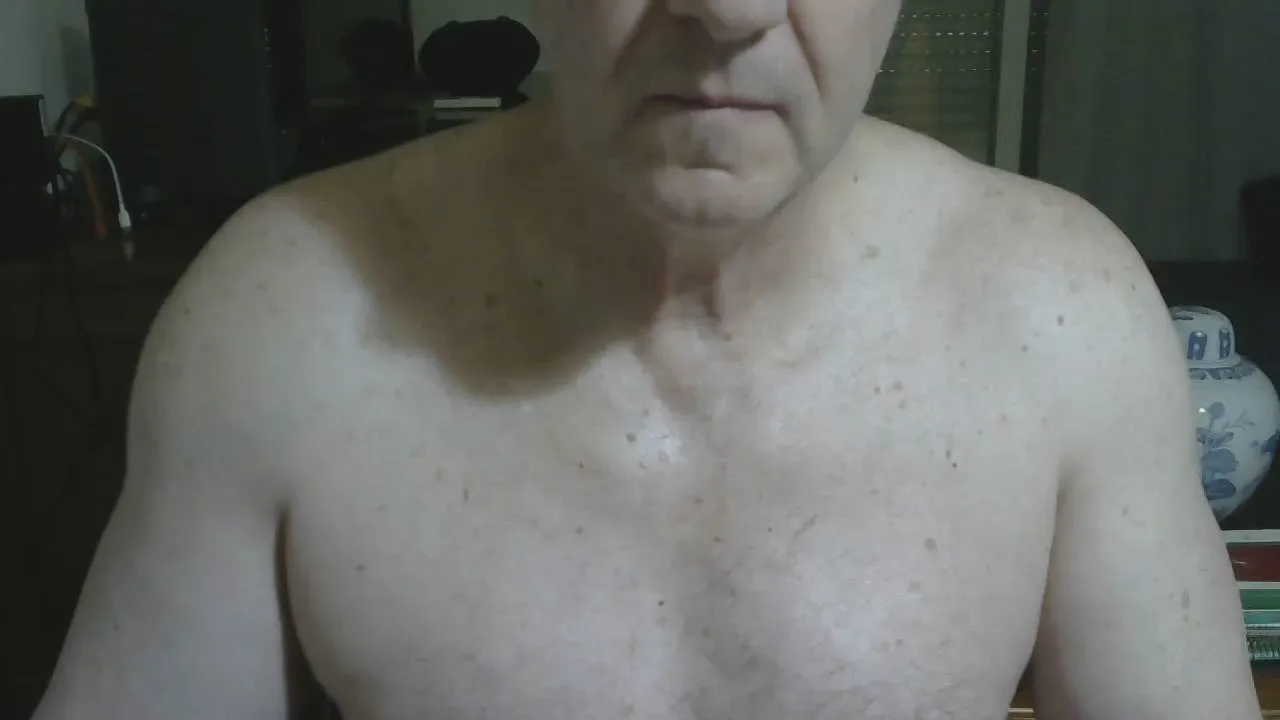 Offline Tonyxxx64 on Cam4