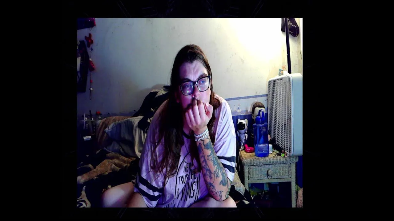 Offline Toxiclove01 on Cam4