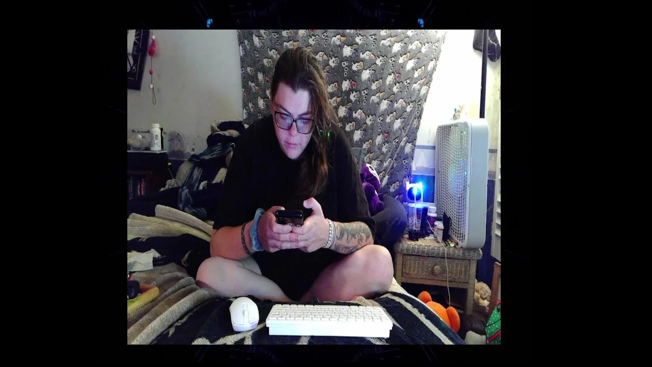 Offline Toxiclove01 on Cam4