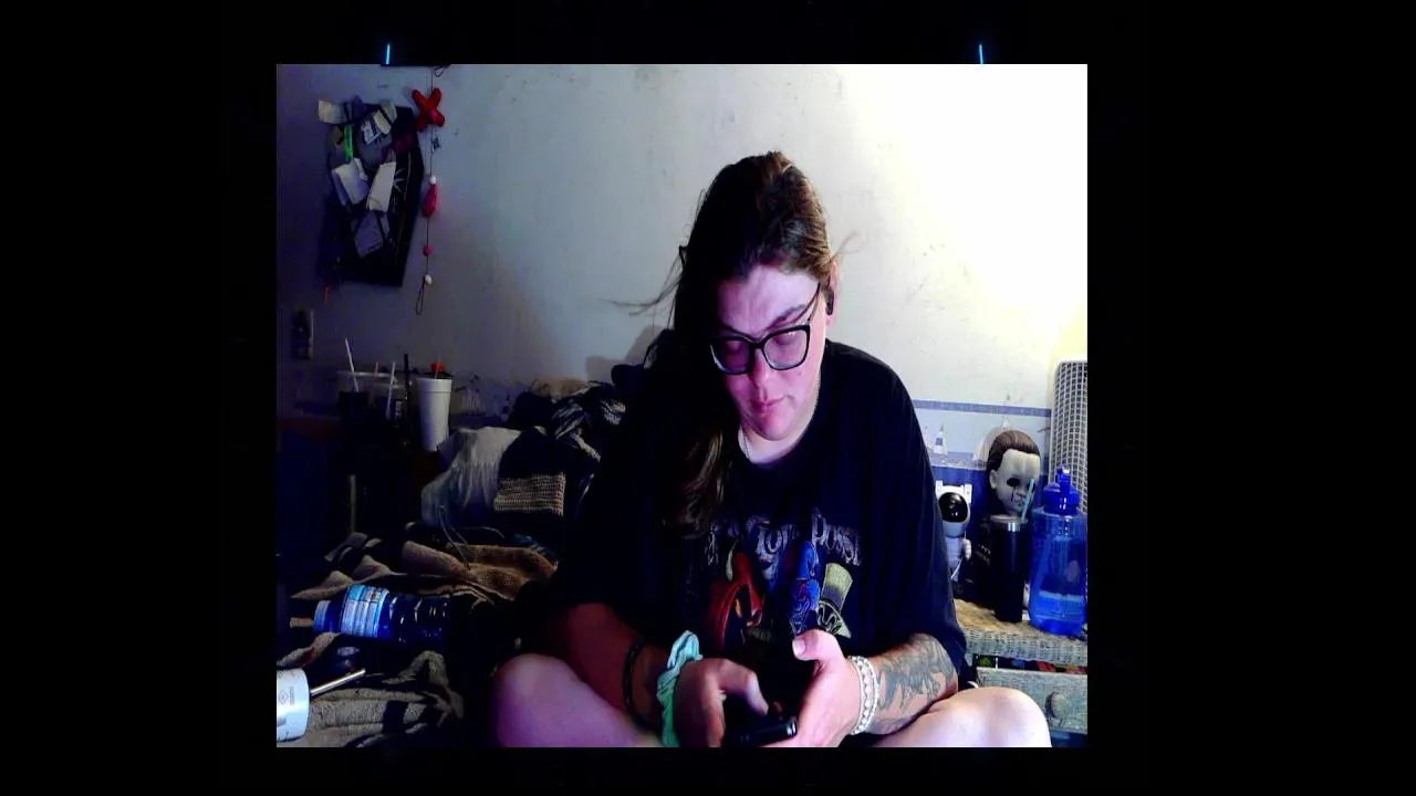 Offline Toxiclove01 on Cam4