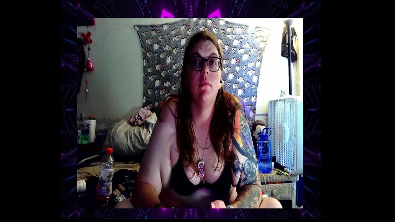 Offline Toxiclove01 on Cam4