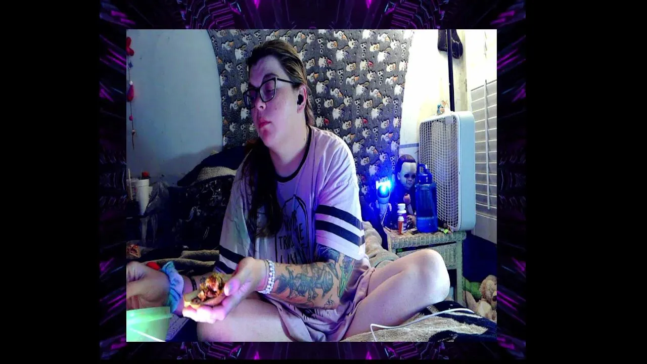 Offline Toxiclove01 on Cam4