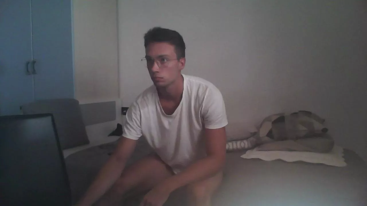 Offline TriesteSingle on Cam4