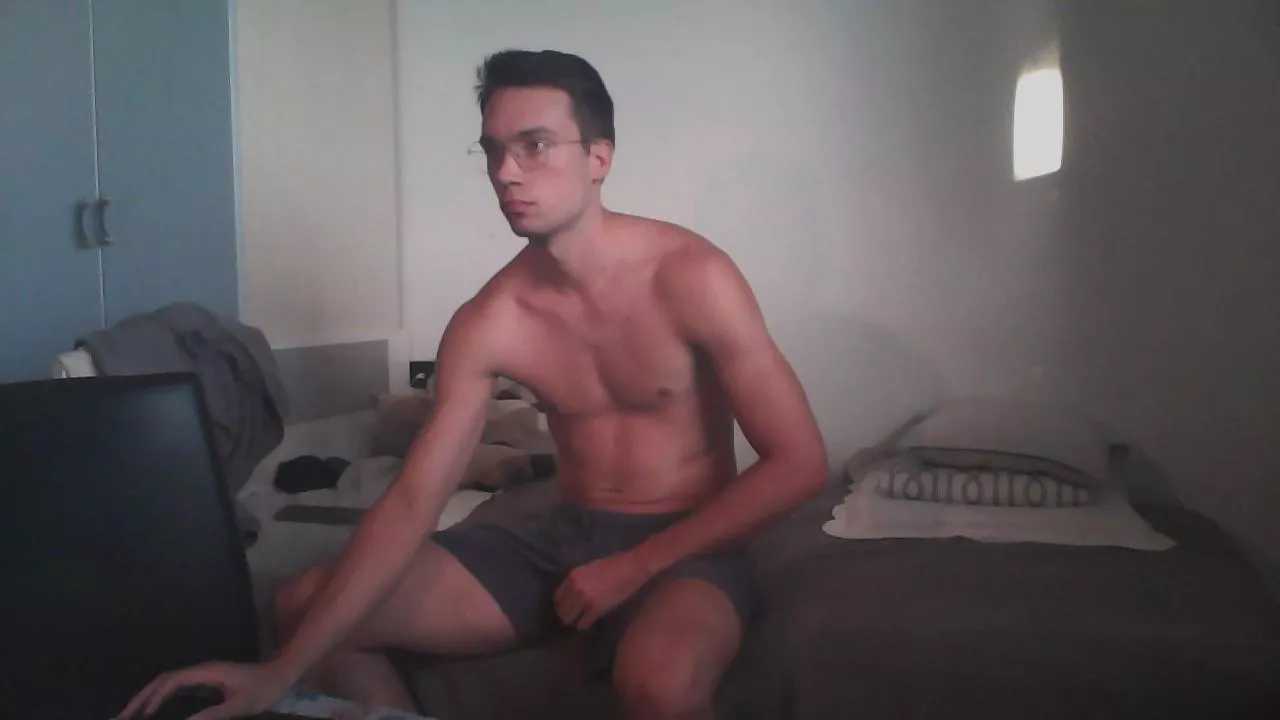 Offline TriesteSingle on Cam4