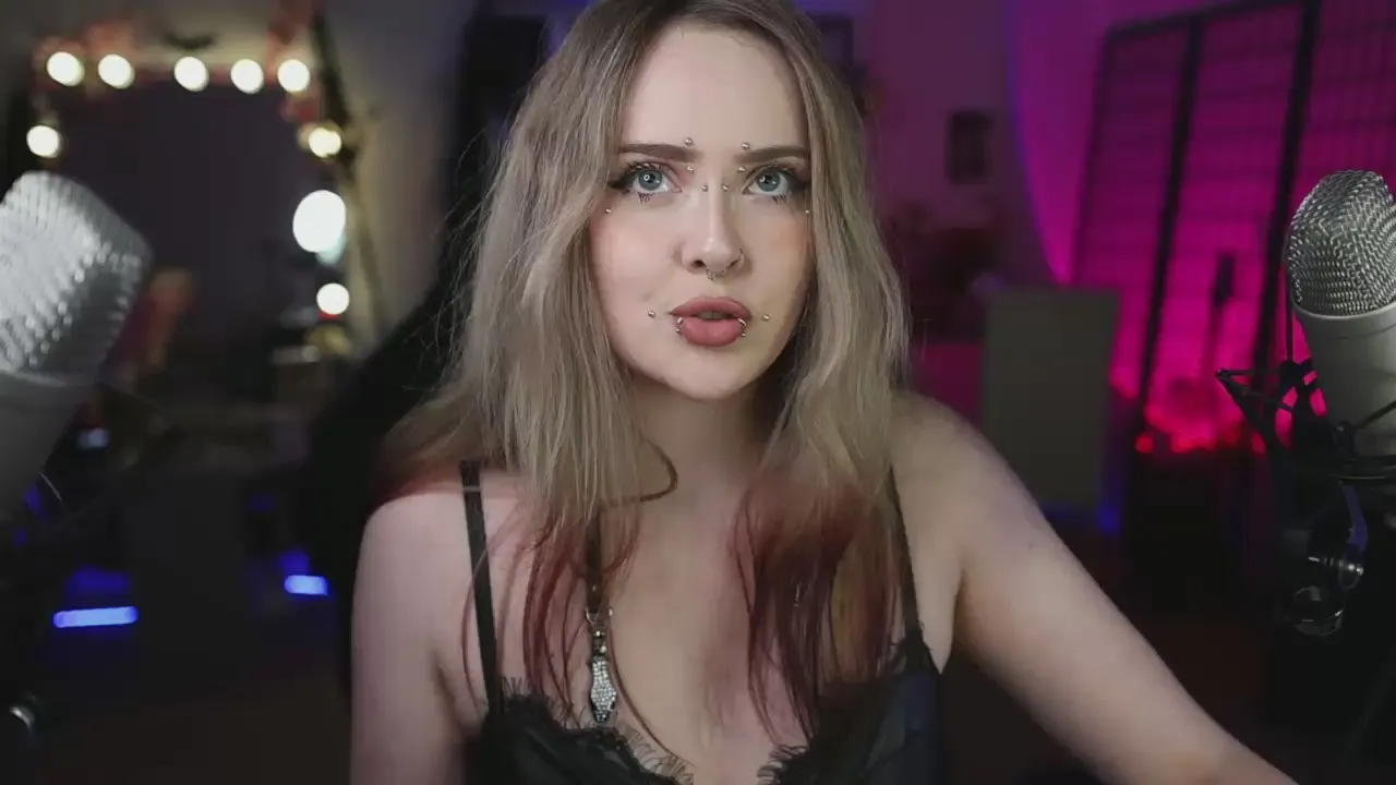 Offline truedarkqueen on Cam4