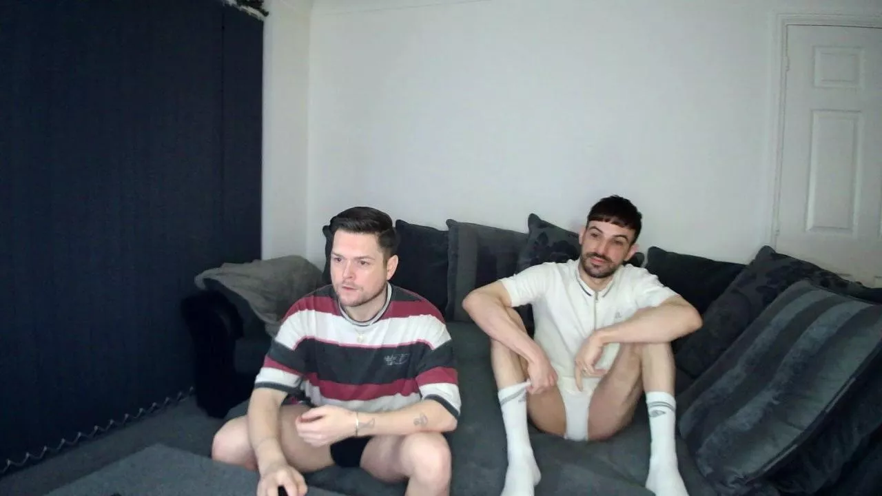 Offline TwoTwinkHusband on Cam4