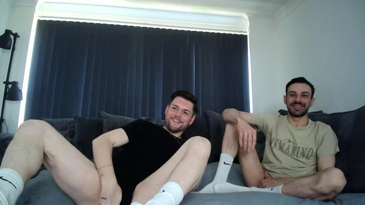 Offline TwoTwinkHusband on Cam4