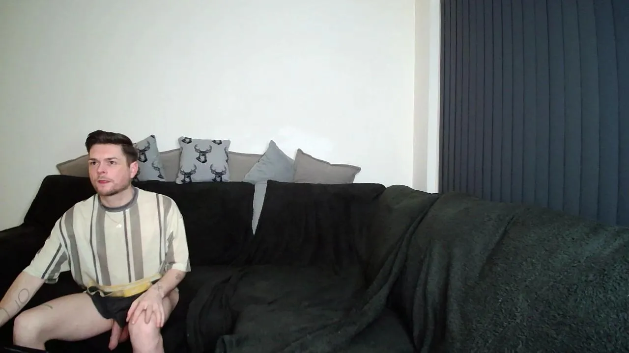 Offline TwoTwinkHusband on Cam4