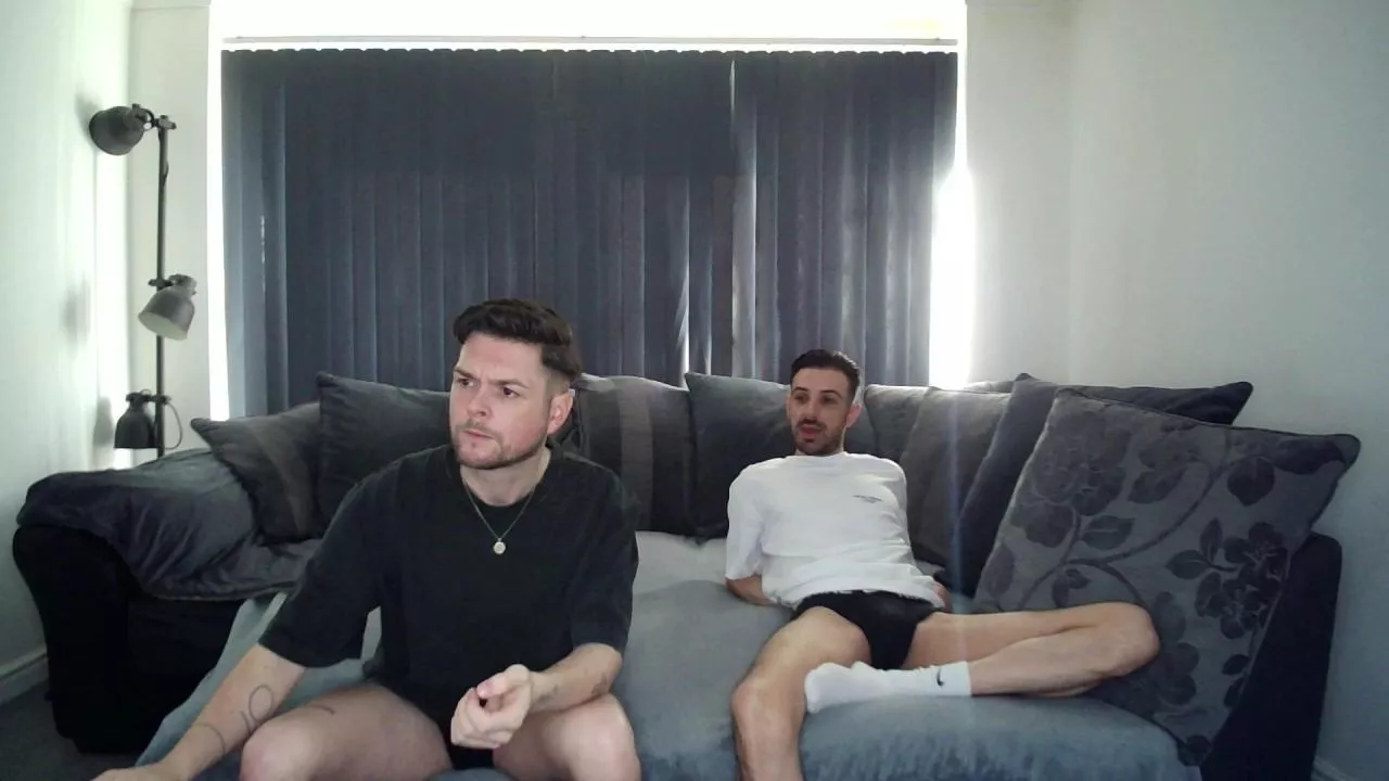 Offline TwoTwinkHusband on Cam4