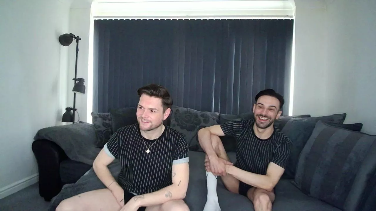 Offline TwoTwinkHusband on Cam4