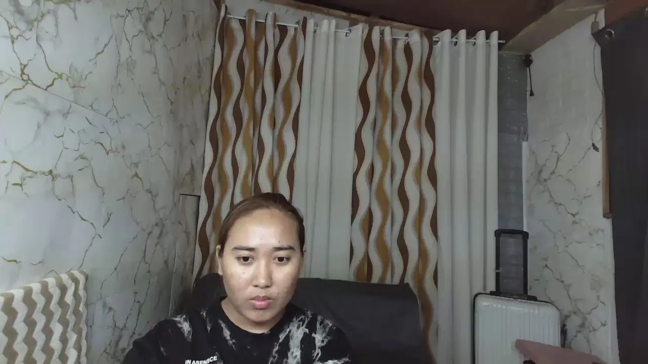 Offline urgirl_alica on Cam4