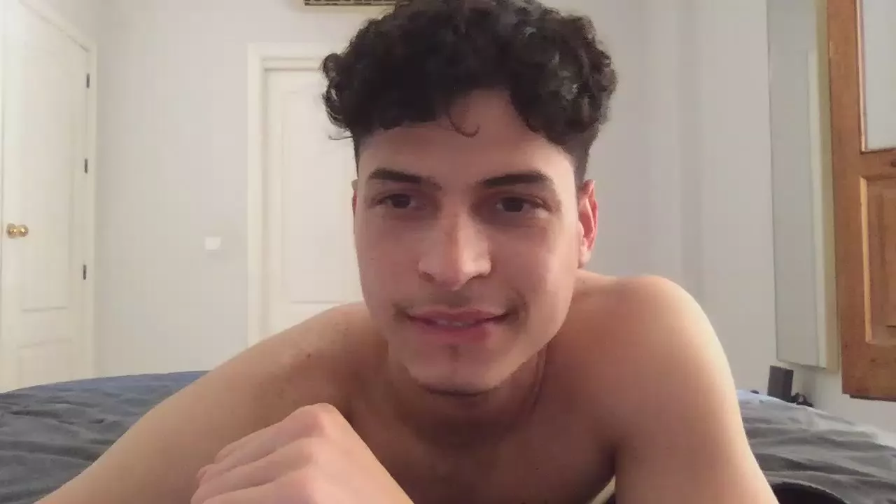 Offline Urielc on Cam4