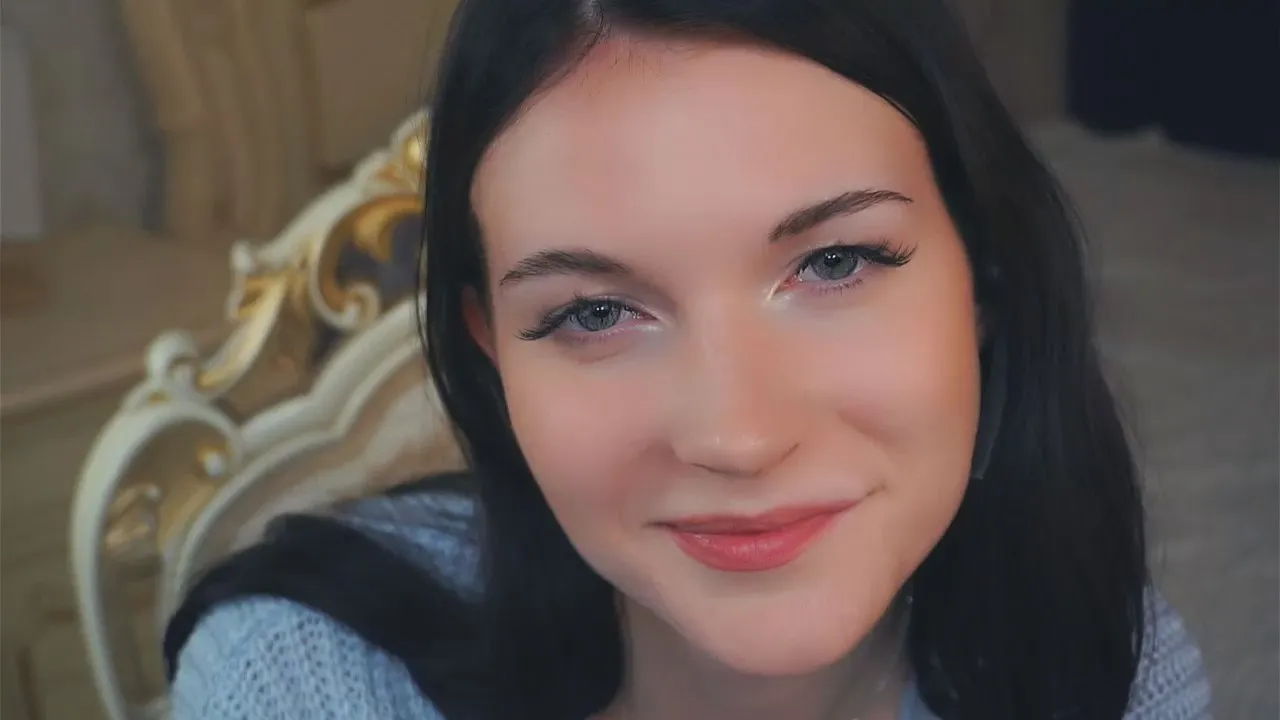 Offline UrsulaElawar on Cam4