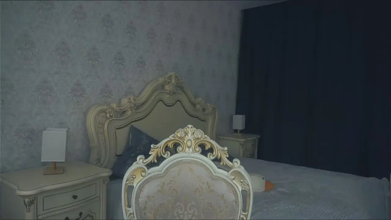 Offline UrsulaElawar on Cam4