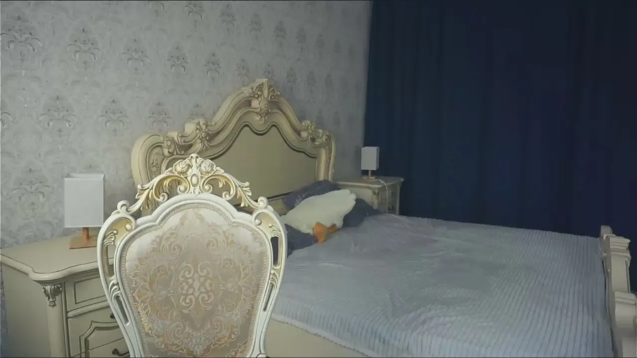 Offline UrsulaElawar on Cam4