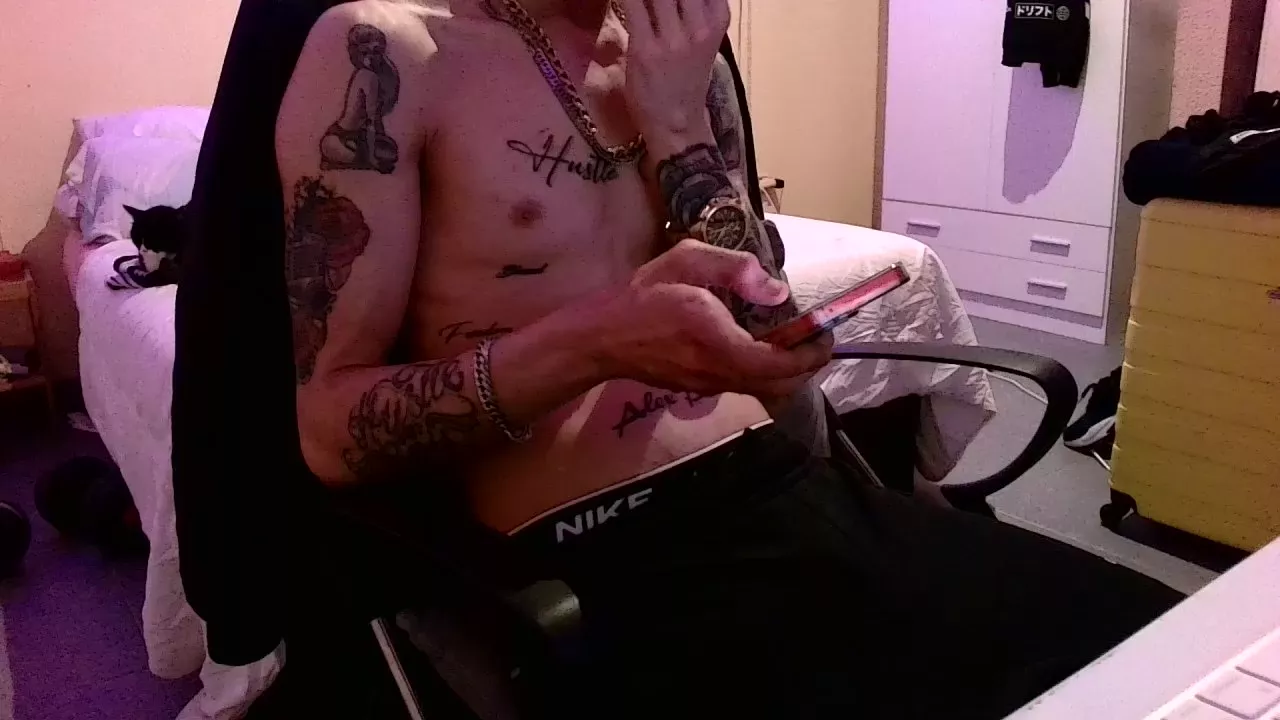 Offline VanityMan on Cam4