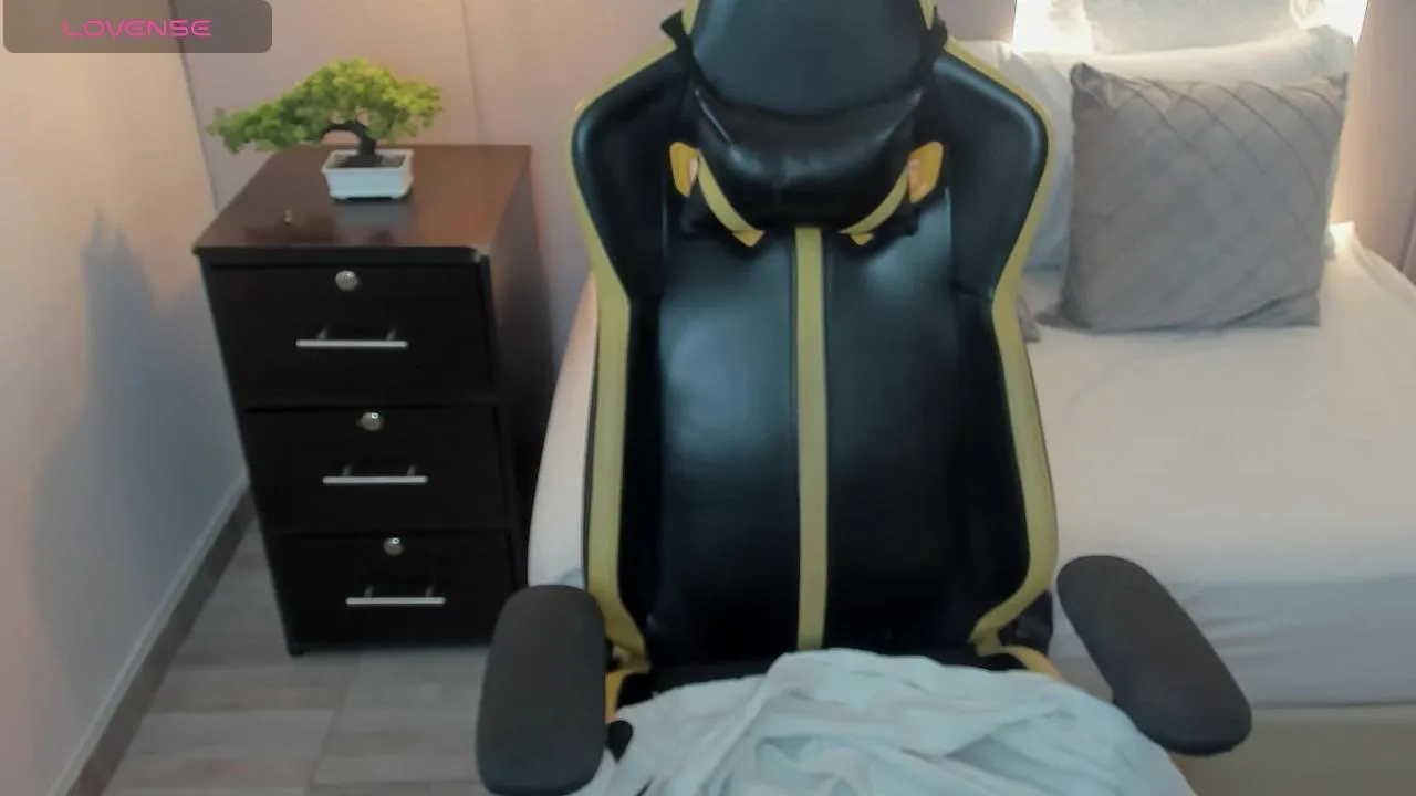 Offline violet_lorainn on Cam4