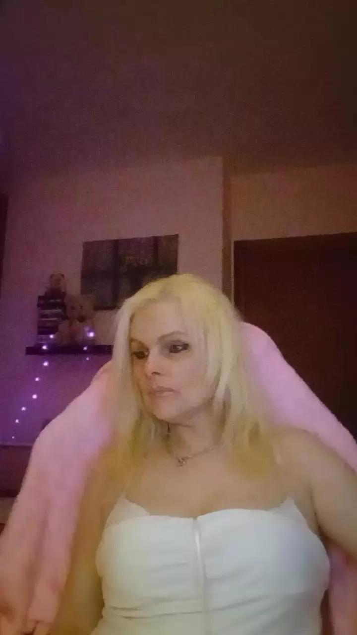 Offline violette05 on Cam4