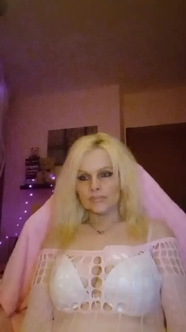 Offline violette05 on Cam4