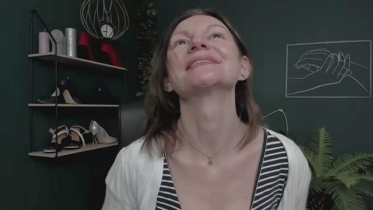 Offline Vivian_Heart on Cam4