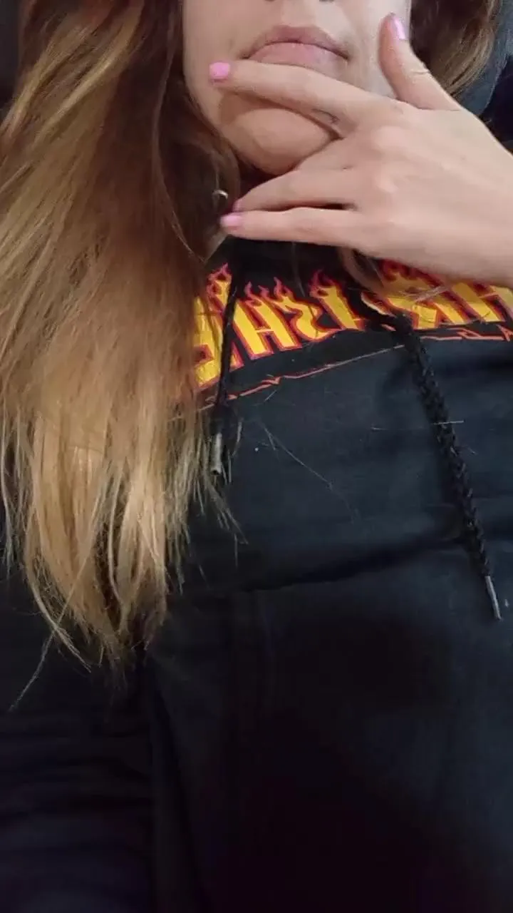 Offline Wanderlustgirl on Cam4