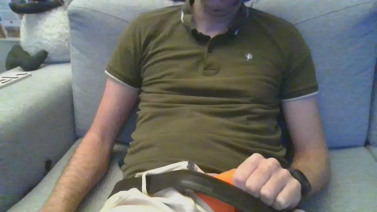 Offline white83 on Cam4