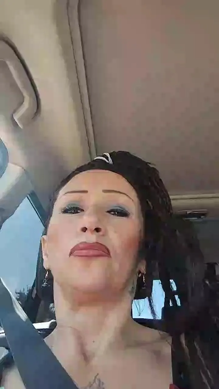 Offline Whitesluttz_liz on Cam4