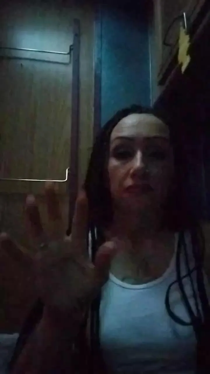 Offline Whitesluttz_liz on Cam4