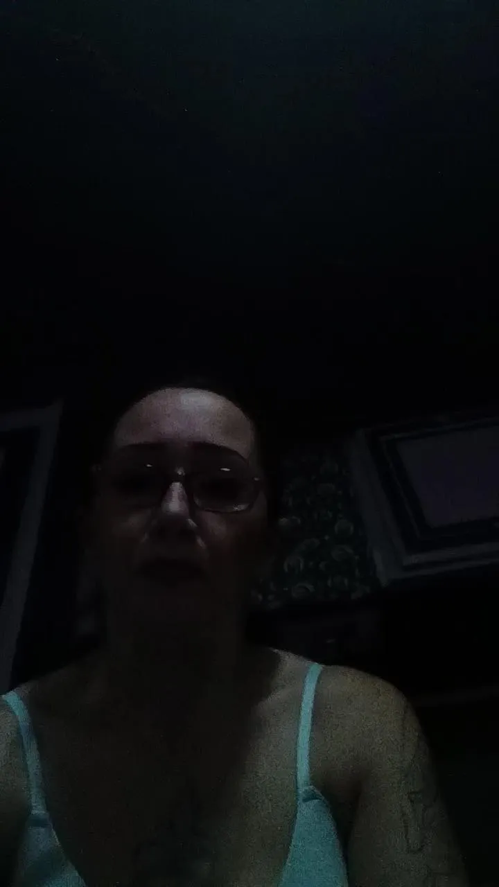 Offline Whitesluttz_liz on Cam4