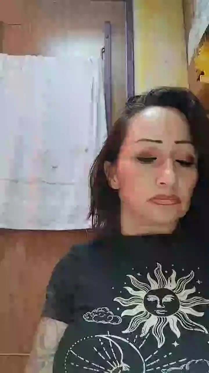 Offline Whitesluttz_liz on Cam4