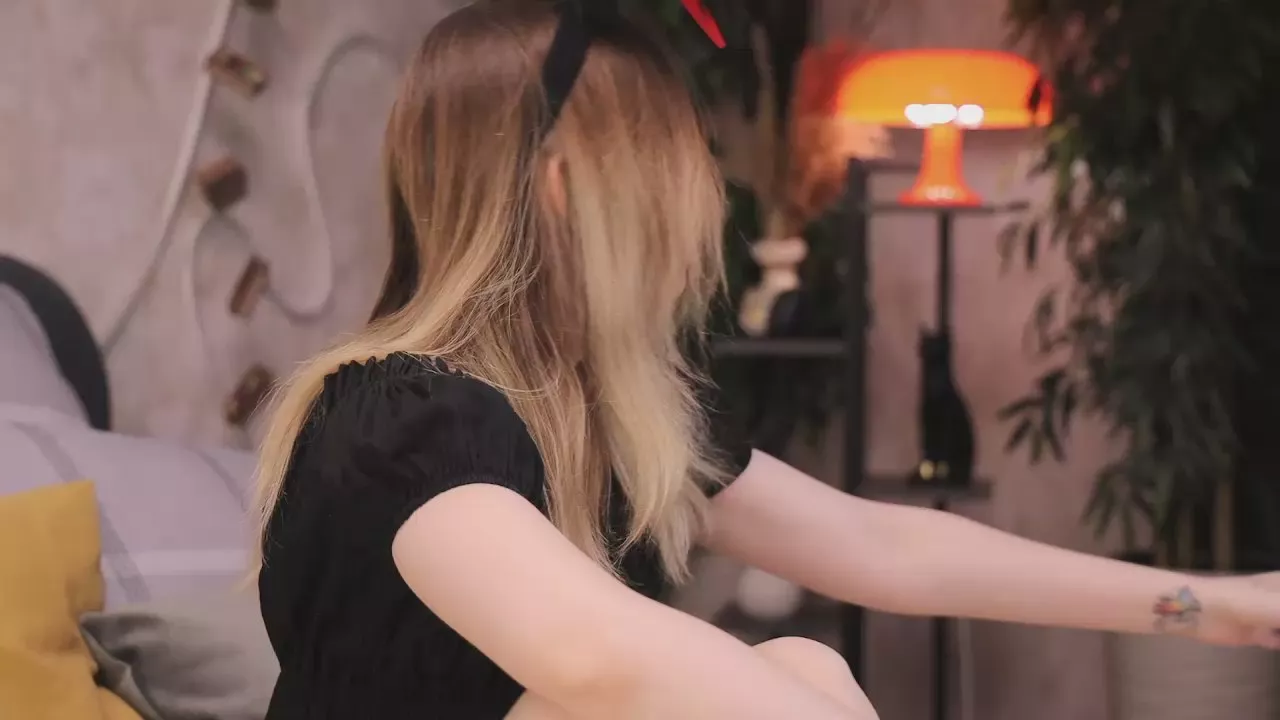 Offline Windy_Swallow on Cam4