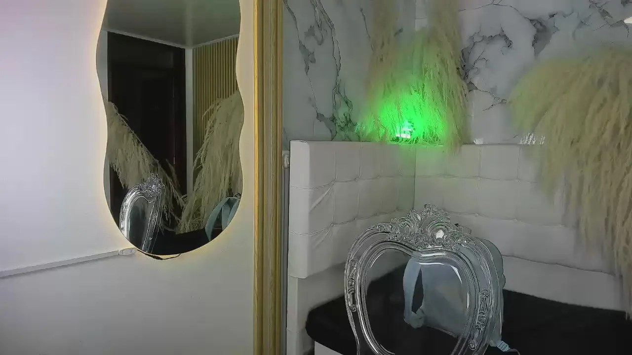 Offline Witch_Scarlet2 on Cam4