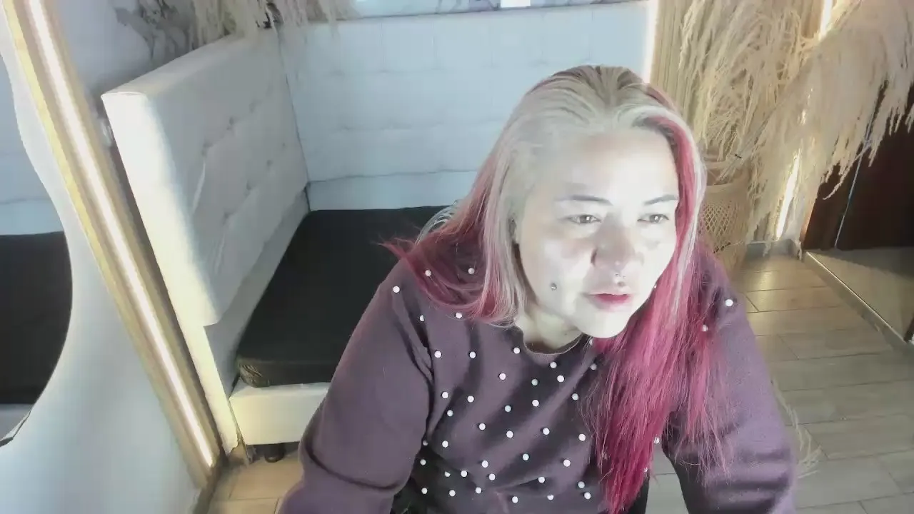 Offline Witch_Scarlet2 on Cam4