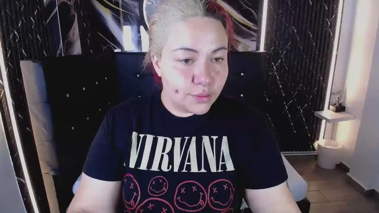 Offline Witch_Scarlet2 on Cam4