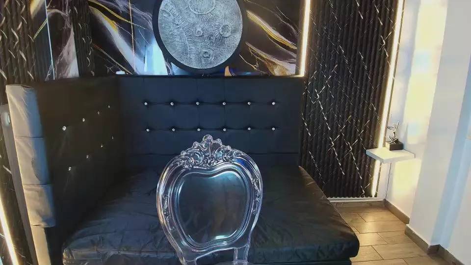 Offline Witch_Scarlet2 on Cam4