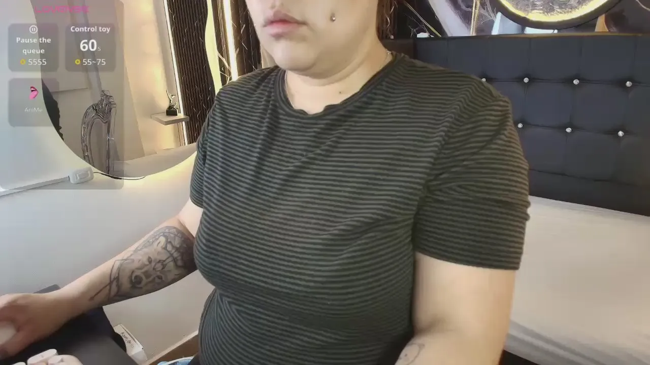 Offline Witch_Scarlet2 on Cam4